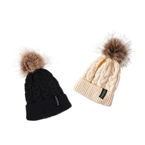 Bonnet en tricot Freedom pour enfants avec pompon en fourrure et motif torsadé noir et crème
