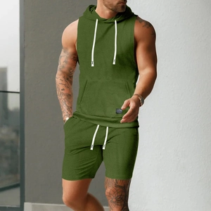 Ensemble homme débardeur à capuche vert armée et short en maille gaufrée