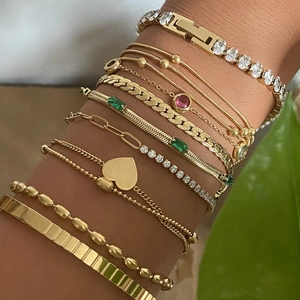 Ensemble de bracelets dorés en acier inoxydable avec pendentif cœur et pierre émeraude