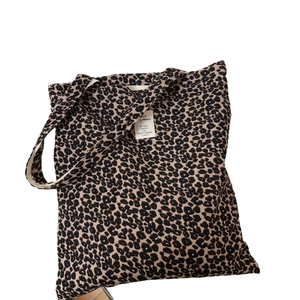 Retro leopard print canvas tote bag with large capacity and shoulder straps for daily use