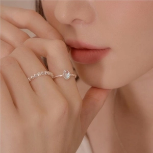 Elegant 2-piece gold ring set featuring an oval gemstone and a faceted beaded band