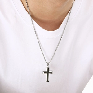 Collana con ciondolo a croce in acciaio inossidabile argento con inserto nero