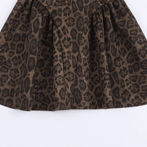 Robe courte sexy dos nu à motif léopard en daim avec détails de jupe plissée bouffante