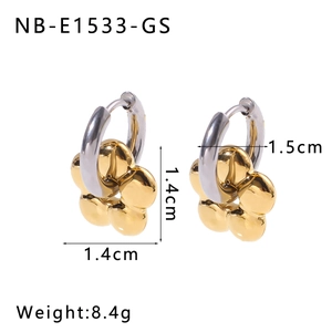 Détail de boucles d'oreilles pétales bicolores avec dimensions et poids 8,4g