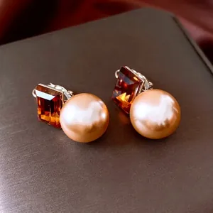 Boucles d'oreilles vintage en or avec gemme ambrée et pendentifs perles rondes