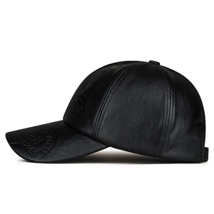 Casquette de baseball rétro en cuir PU noir pour hommes avec lettres embossées 1981