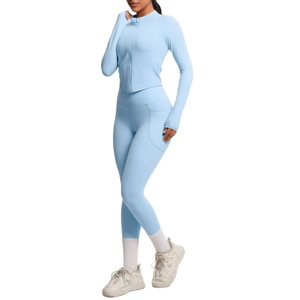 Ensemble de yoga bleu clair pour femme avec haut zippé ajusté et legging de sport