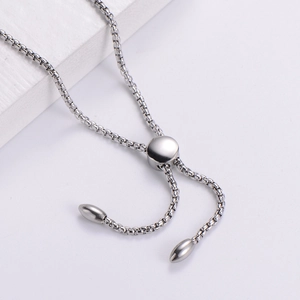 Bracelet chaîne box infini argenté ajustable avec fermoir coulissant et breloque goutte