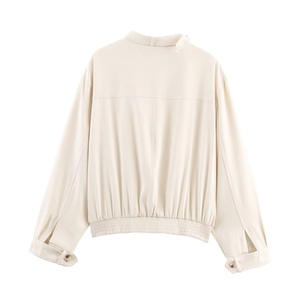 Vista posteriore di una giacca beige casual con bordo elastico e polsini a bottone