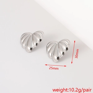 Silver flower seashell earrings detail with 30mm height and 10.2g pair weight specs