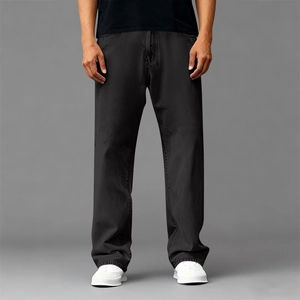 Détail du pantalon en jean tencel noir à coupe droite pour un look business décontracté