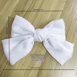 Detailed size chart of a white satin layered bow hairclip with dimensions in centimeters