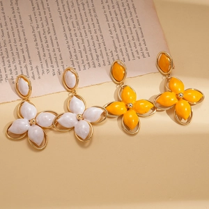 Retro hollow flower stud earrings in white and yellow enamel finish with gold metal
