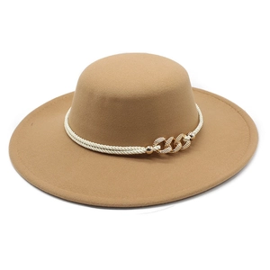 Eleganter Kamelhaar Filzhut mit breiter Krempe und goldener Strass-Kettenschnalle