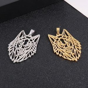Détails des pendentifs tête de loup géométriques en acier coloris argent et or