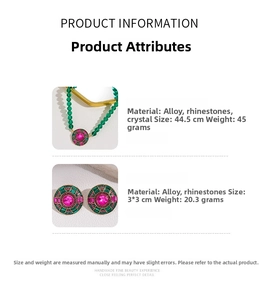 Détails du collier en perles de cristal et des boucles d'oreilles avec dimensions