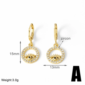 Détails des boucles d'oreilles œil avec zircon montrant les dimensions 15mm par 13mm