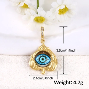Macro detail of leaf-shaped evil eye pendant with dimensions 3.6x2.1cm and 4.7g weight