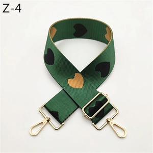 Tracolla regolabile in nylon verde con motivi a cuore e ganci in metallo dorato