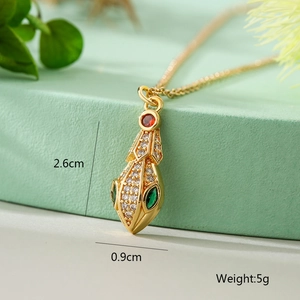 Detailed macro view showing the 2.6cm by 0.9cm dimensions and 5g weight of the gold pendant