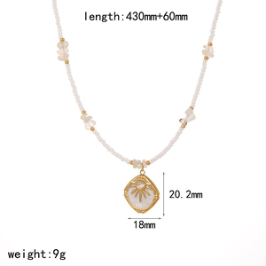 Détails du collier en acier inoxydable avec pendentif coquillage et pierres blanches