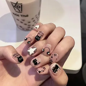Faux Ongles Courts Carrés Roses Avec Motifs De Chats Noirs Et Étoiles Style Doux Et Cool Pour Filles