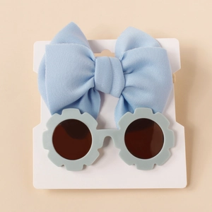 Set occhiali da sole a fiore e fascia con fiocco azzurro per bambini