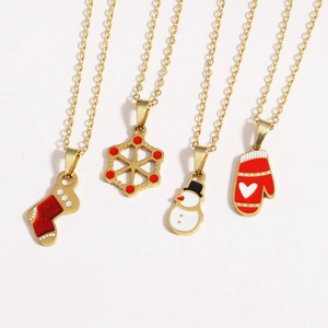 Weihnachtsketten mit goldenen Ketten und Anhängern wie Schneemann, Schneeflocke und Handschuh