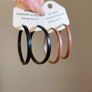 Detail showing S925 silver needle leather hoop earrings in black and dusty pink colors