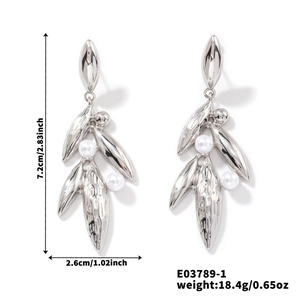 Detailed dimension view of silver leaf earrings with white pearls and size markings
