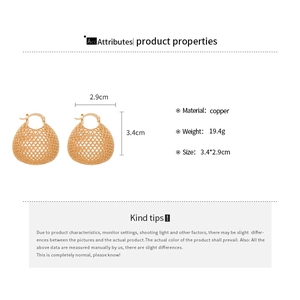 Detailed size specifications and measurements of golden hollow spherical earrings