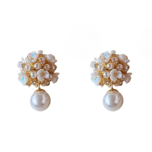 Elegant gold floral stud earrings with white petals, rhinestones and pearl pendants