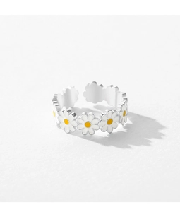 Detailed view of S925 sterling silver daisy ring with white enamel petals and open band