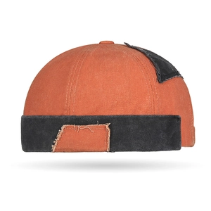 Bonnet docker en denim délavé rouge et noir avec des empiècements patchwork vintage