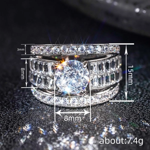 Luxe geometrische ringenset met 8mm zirkonia en een zilverkleurige afwerking