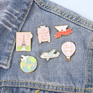 Alloy Enamel Brooch Pins Travel Theme Airplane Suitcase Hot Air Balloon Globe Stamp Badge Fashion Accessories