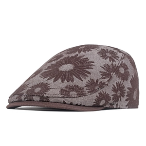 Béret marron avec jacquard marguerite et texture sergé dans un style rétro chic