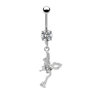 Détail d'un piercing de nombril fée en argent avec pierre de zircone cubique en cœur