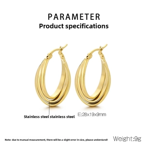 Macro shot showing dimensions 28x19x9mm of gold-plated triple hoop earrings