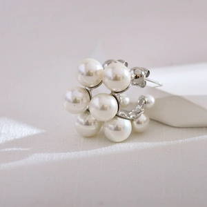 Elegant pearl cluster stud earrings with white pearls and silver metal base design