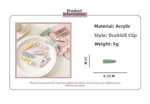 Detailed view of floral acrylic hair clips with dimensions 6.5x2cm and 5g weight