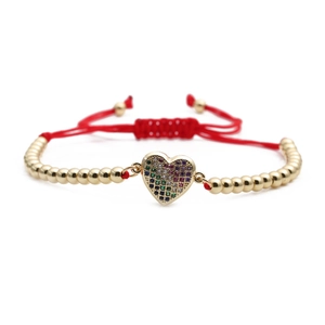 Bracelet tressé rouge ajustable avec perles dorées et pendentif cœur en zircon