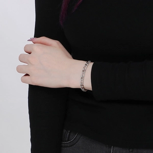 Classico bracciale a catena 3:1 NK in acciaio inossidabile argento indossato sul polso