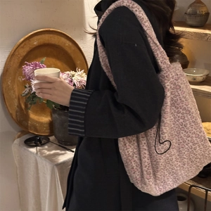 Close-up of pink leopard print faux fur tote bag with soft texture and wide shoulder strap