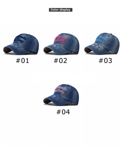 Détails de quatre casquettes en jean délavé avec broderie Adventure et motif d'étoiles