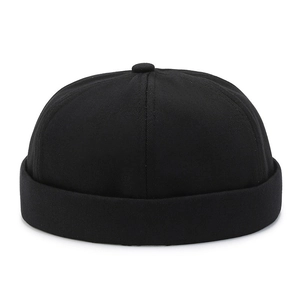 Miki hat classique en coton noir avec design rétro à six panneaux et bord roulé