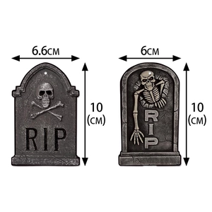 Set di due decorazioni di Halloween a forma di lapide grigia con testo RIP e teschio