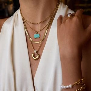 Parure de colliers superposés dorés avec pendentifs turquoise et cœur pour femme