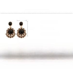 Détail des boucles d'oreilles vintage géométriques de 4,5cm x 2,5cm avec tiges en argent
