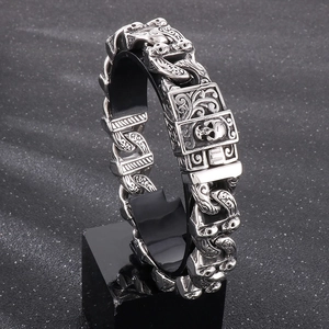 Punk style men's stainless steel skull bracelet with vintage engraved floral chain links